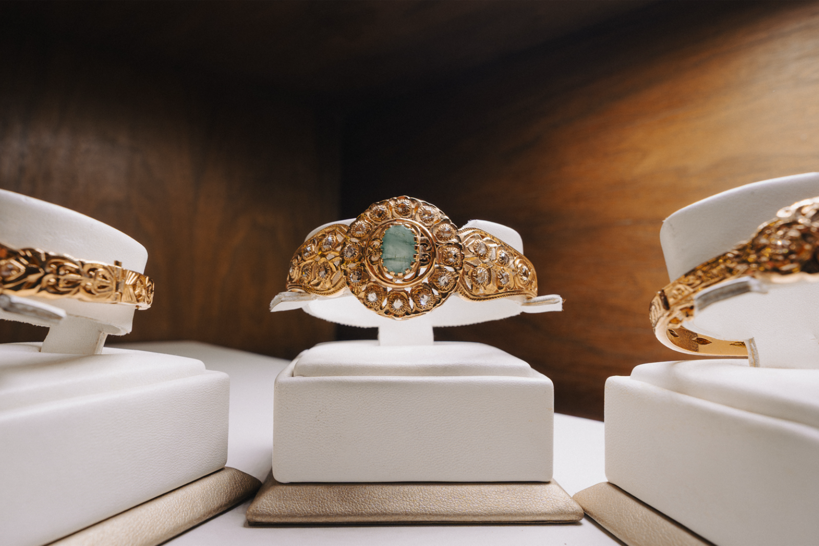 Two pearl bracelets set